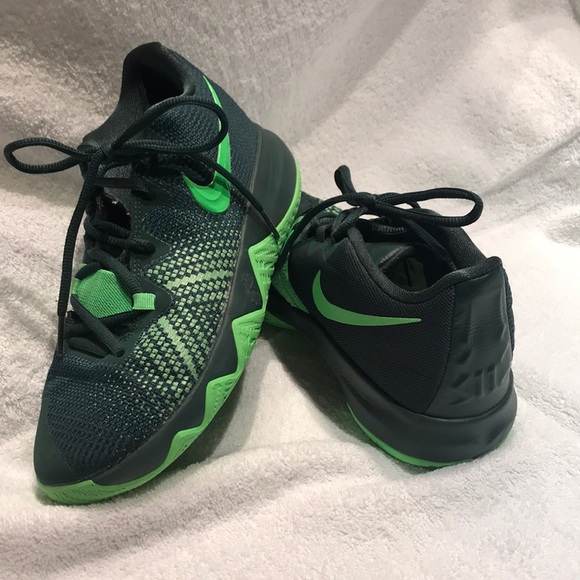 Nike Kyrie 4.5 fly trap, green color way size 6.5 - Picture 2 of 2